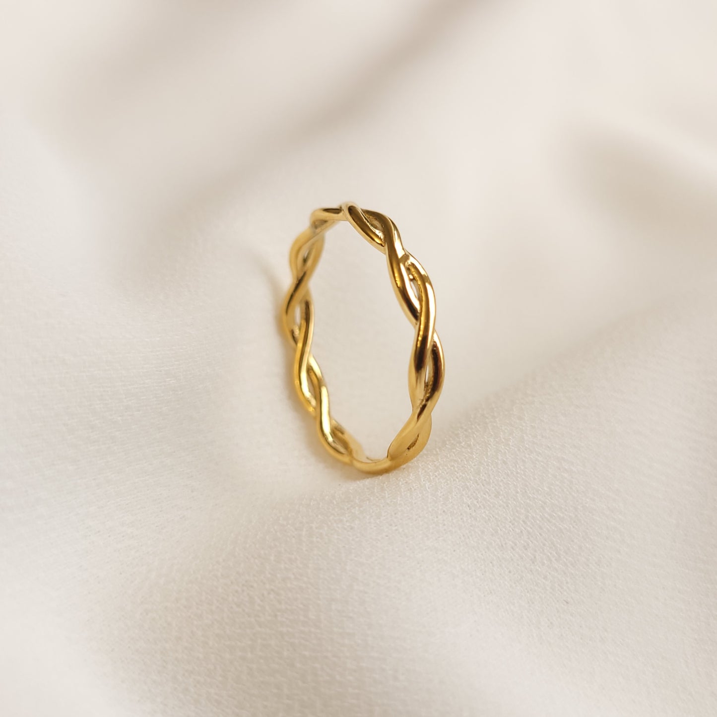 Twisted Chain Ring