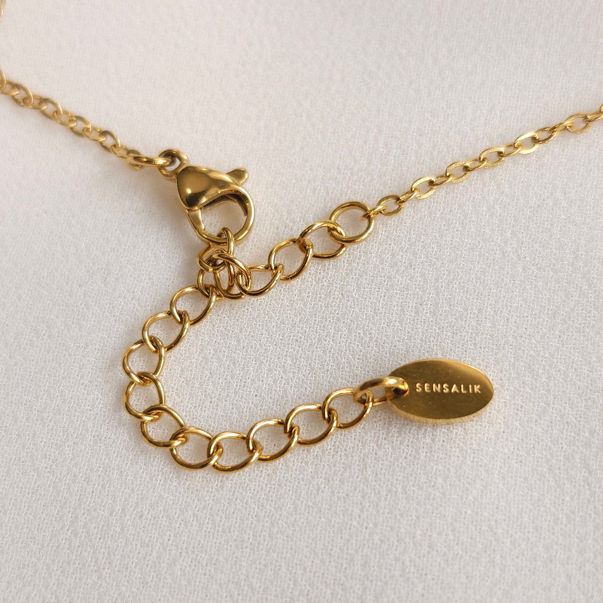 Gold Dome of the Rock Coin Necklace showing the lobster clasp, extension chain and Sensalik tag