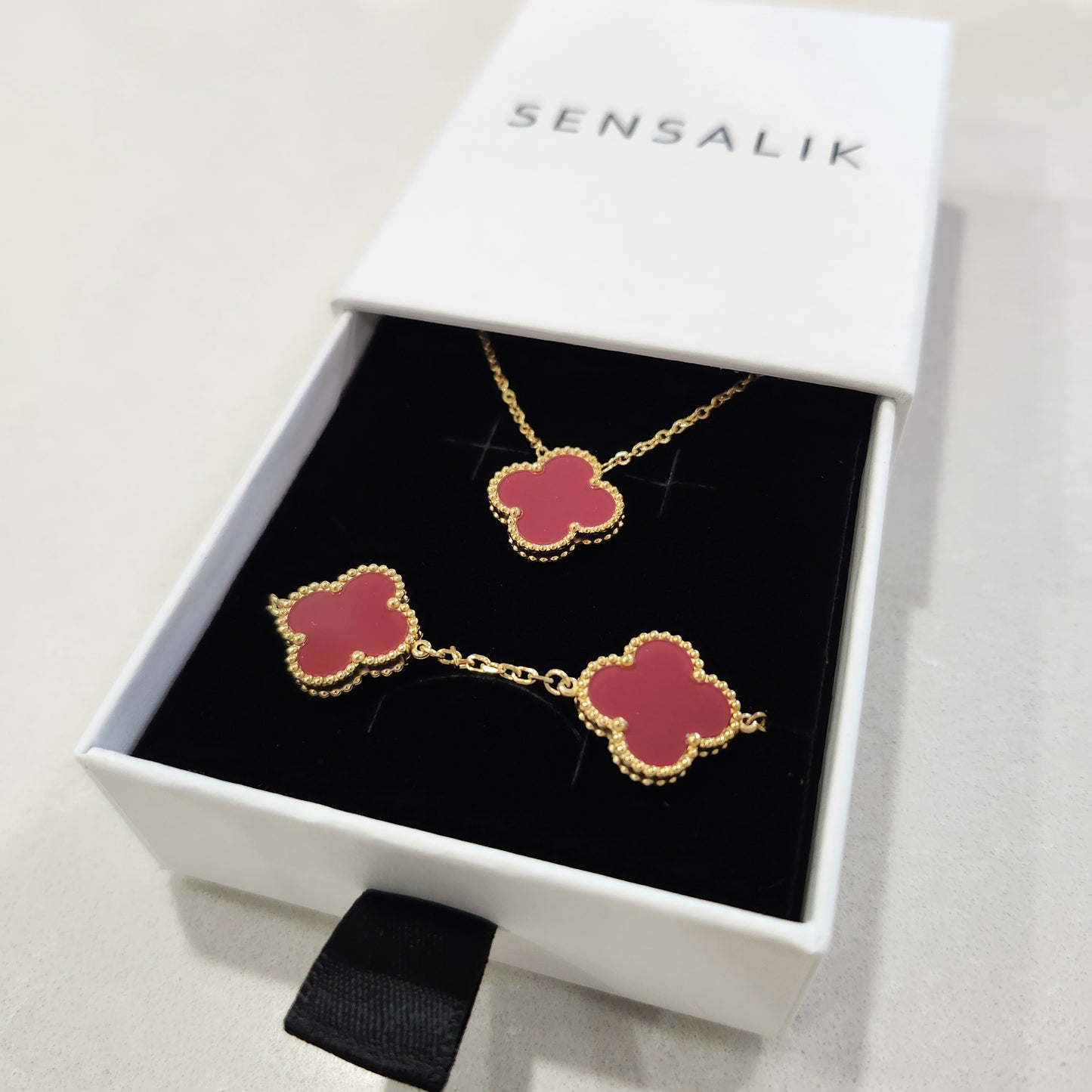 Burgundy Clover Set