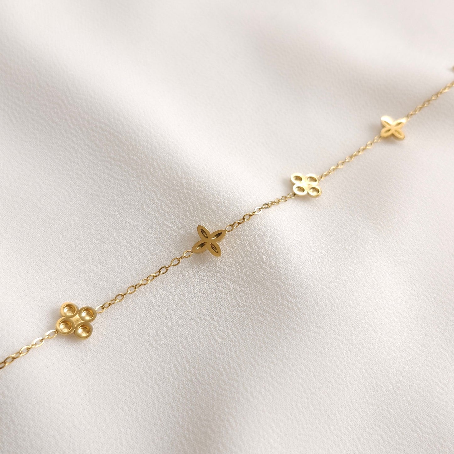Dainty Flower Bracelet
