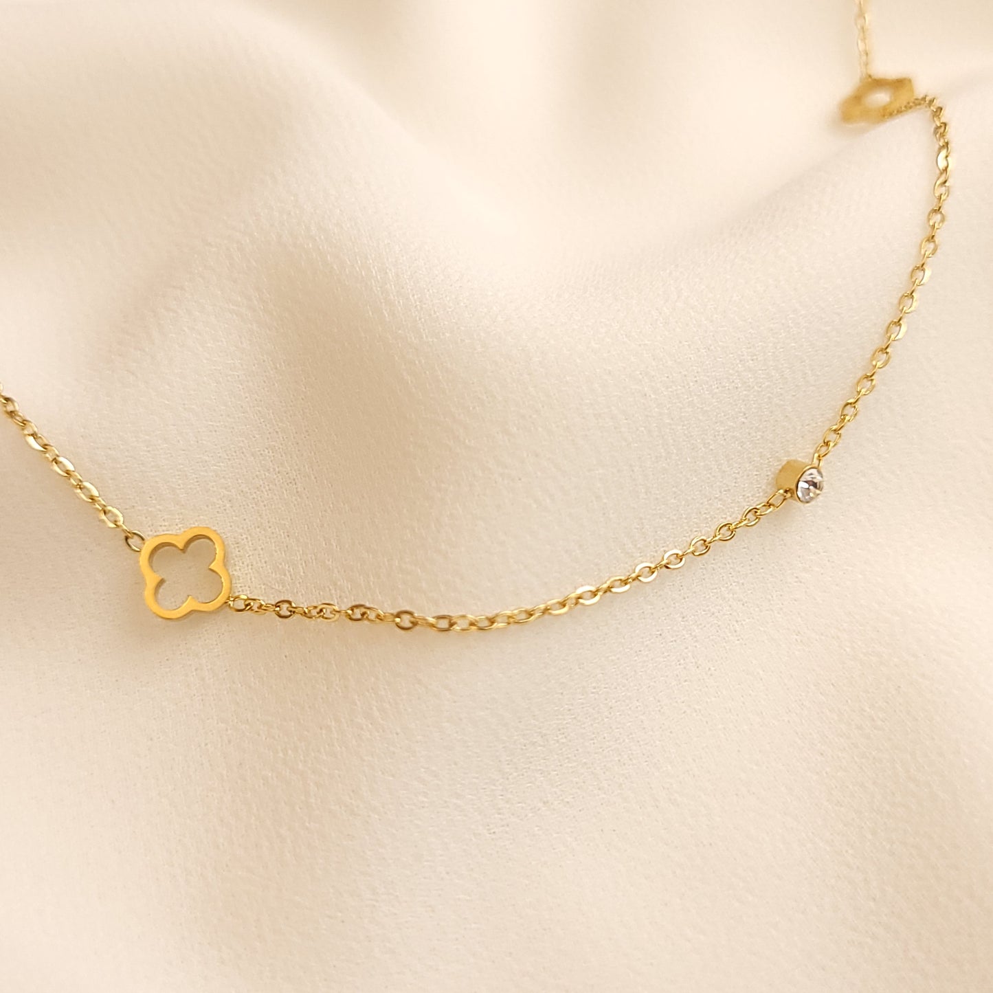 Dainty Clover Necklace