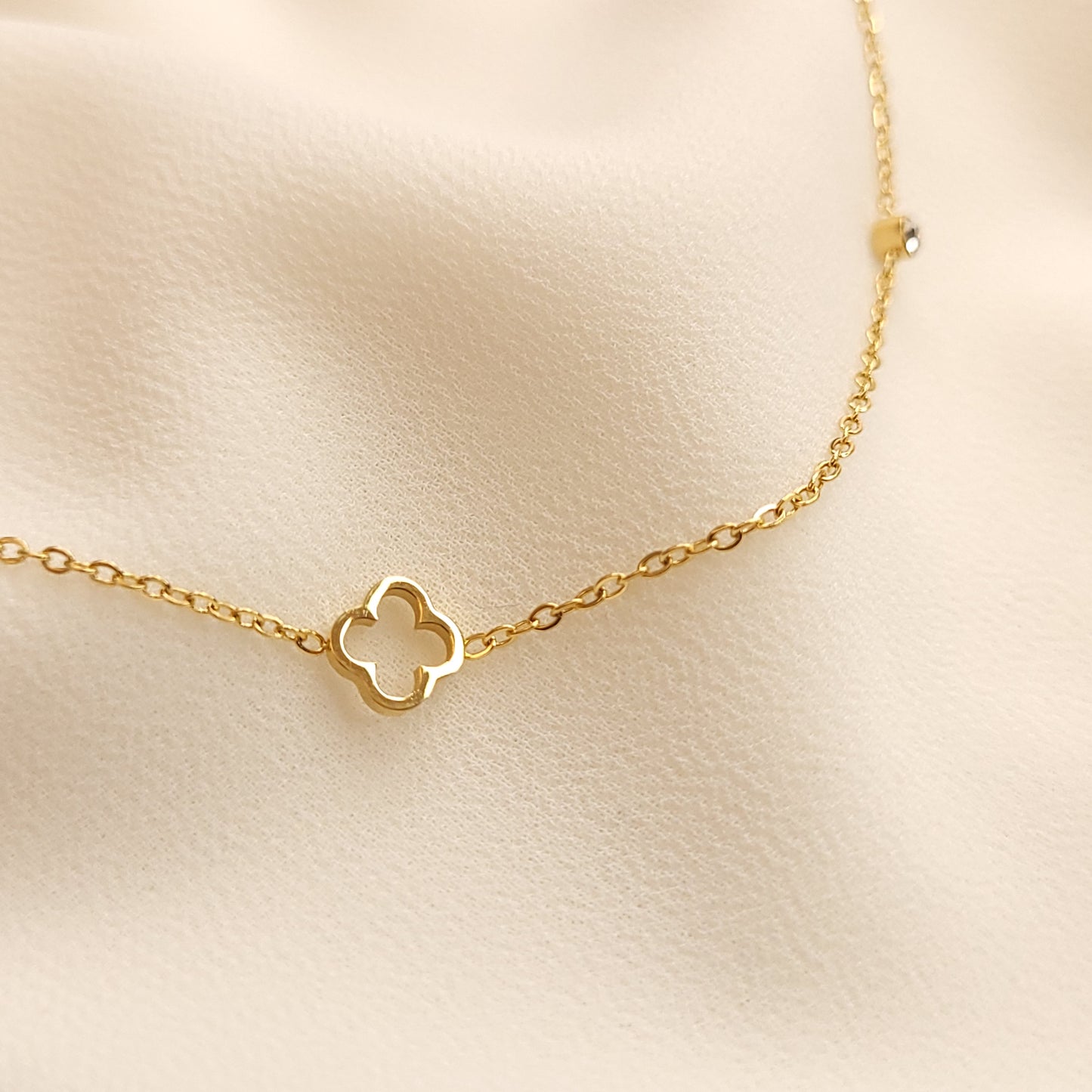 Dainty Clover Necklace