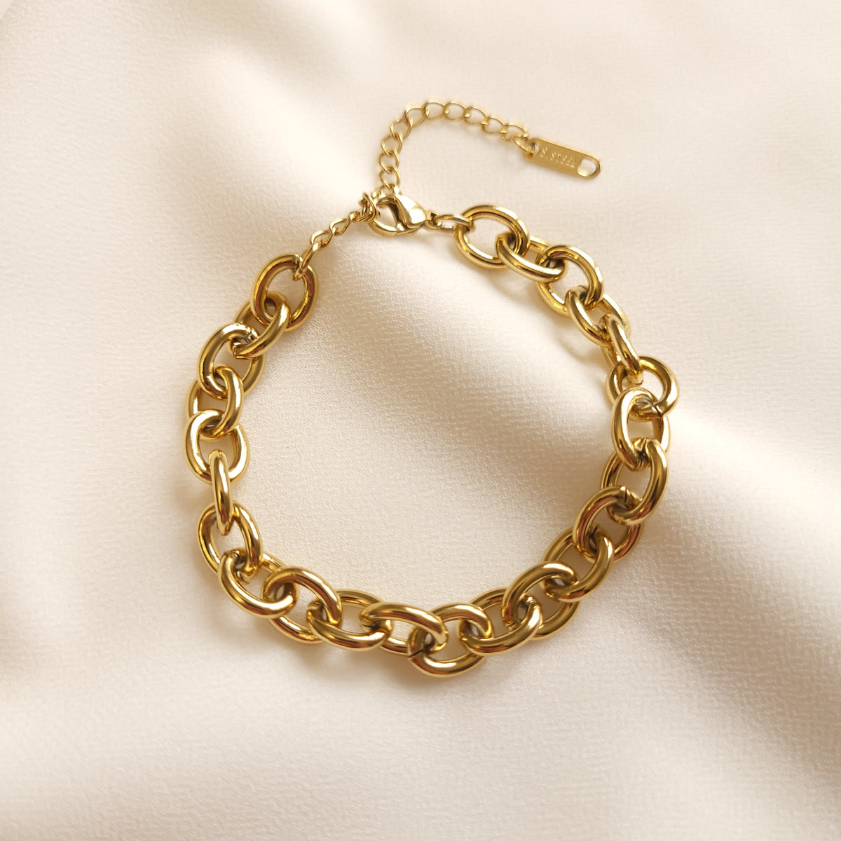 Circle Link Bracelet in gold tone arranged in a loop, showing rounded links, a lobster clasp, and extension chain.