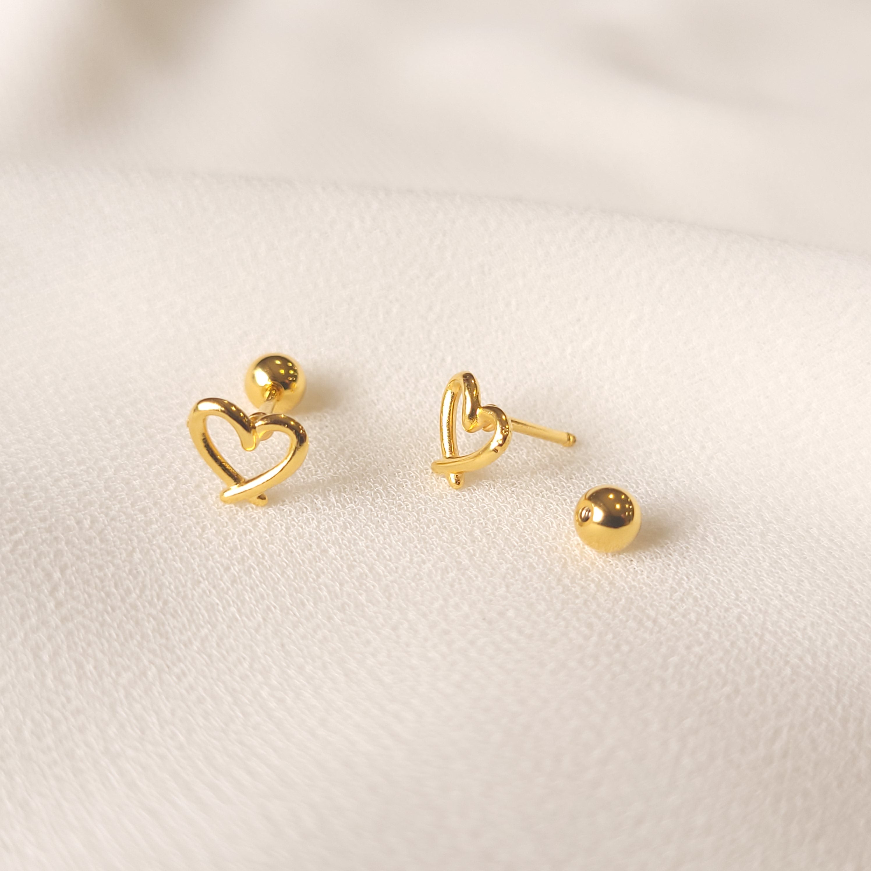 Heart outline deals stud earrings