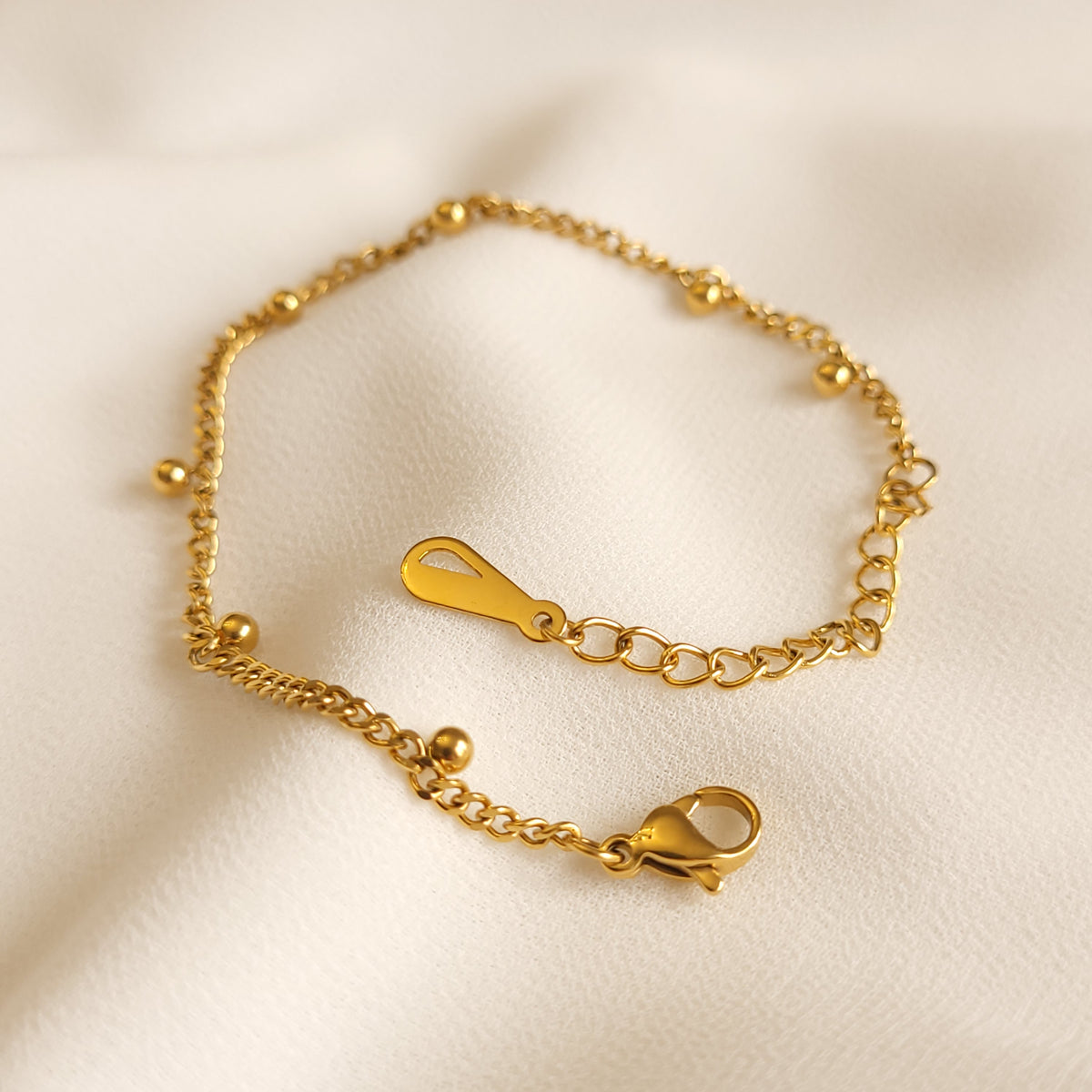 Dangling Dots Bracelet showing its lobster clasp, extender chain and teardrop-shaped end tag.
