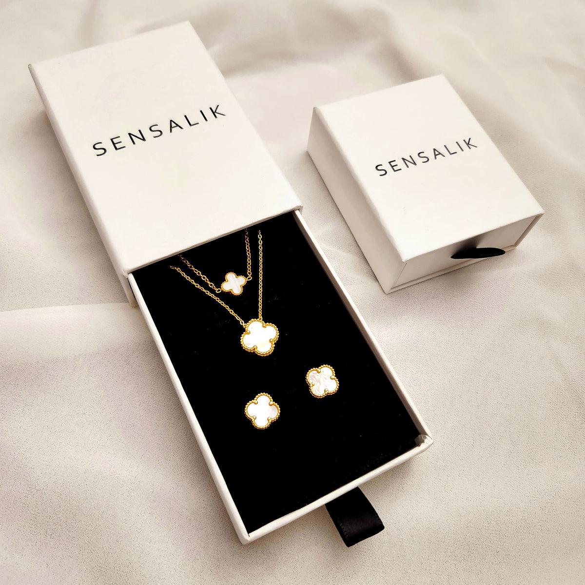 Sensalik Clover Jewelry Set Example in Gift Box Packaging