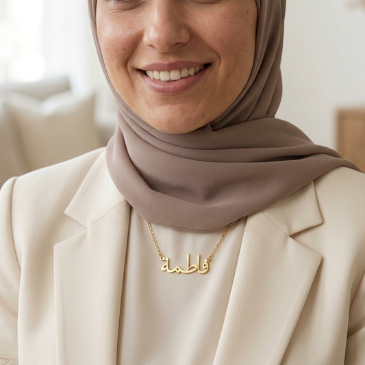 Model wearing gold Arabic calligraphy name necklace Fatima (فاطمة), personalized waterproof hypoallergenic jewelry by Sensalik
