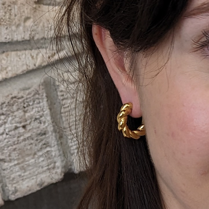 Boucle d'oreille torsadée