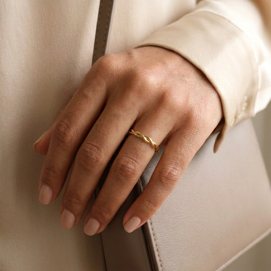 Closer view of the Twisted Chain Ring, preserving its scale and denser twist details