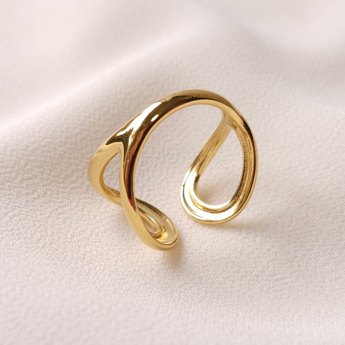 Infiniti Curve Ring
