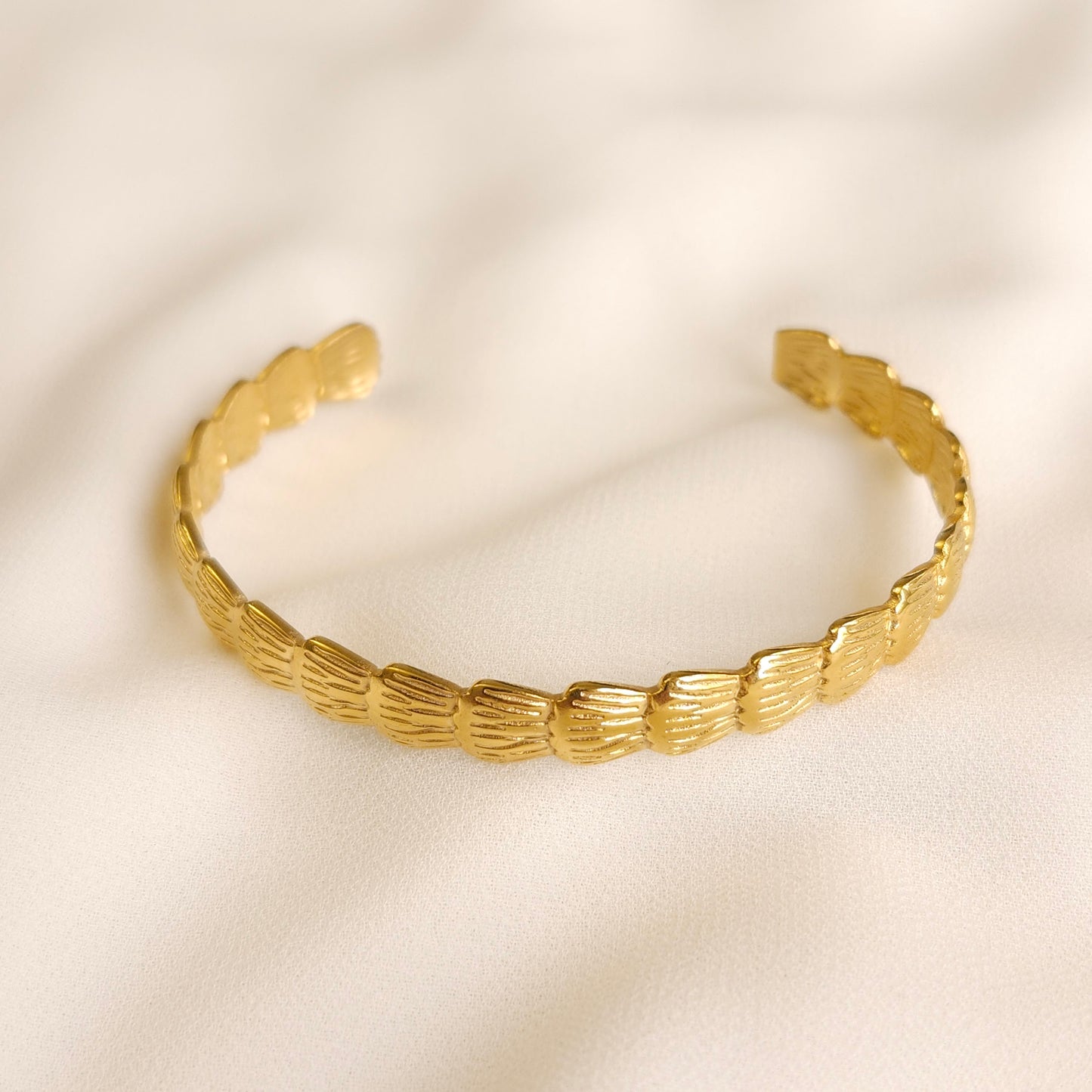 Retro Ribbed Bangle