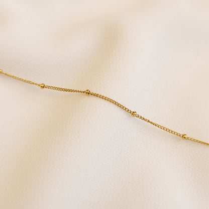 Collier de perles satellites