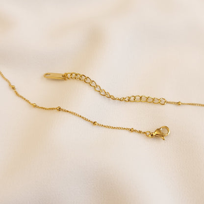 Collier de perles satellites
